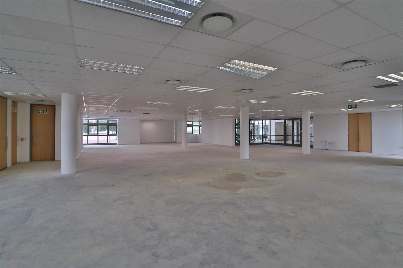 537  m² Commercial space in Waterfall Estate photo number 10
