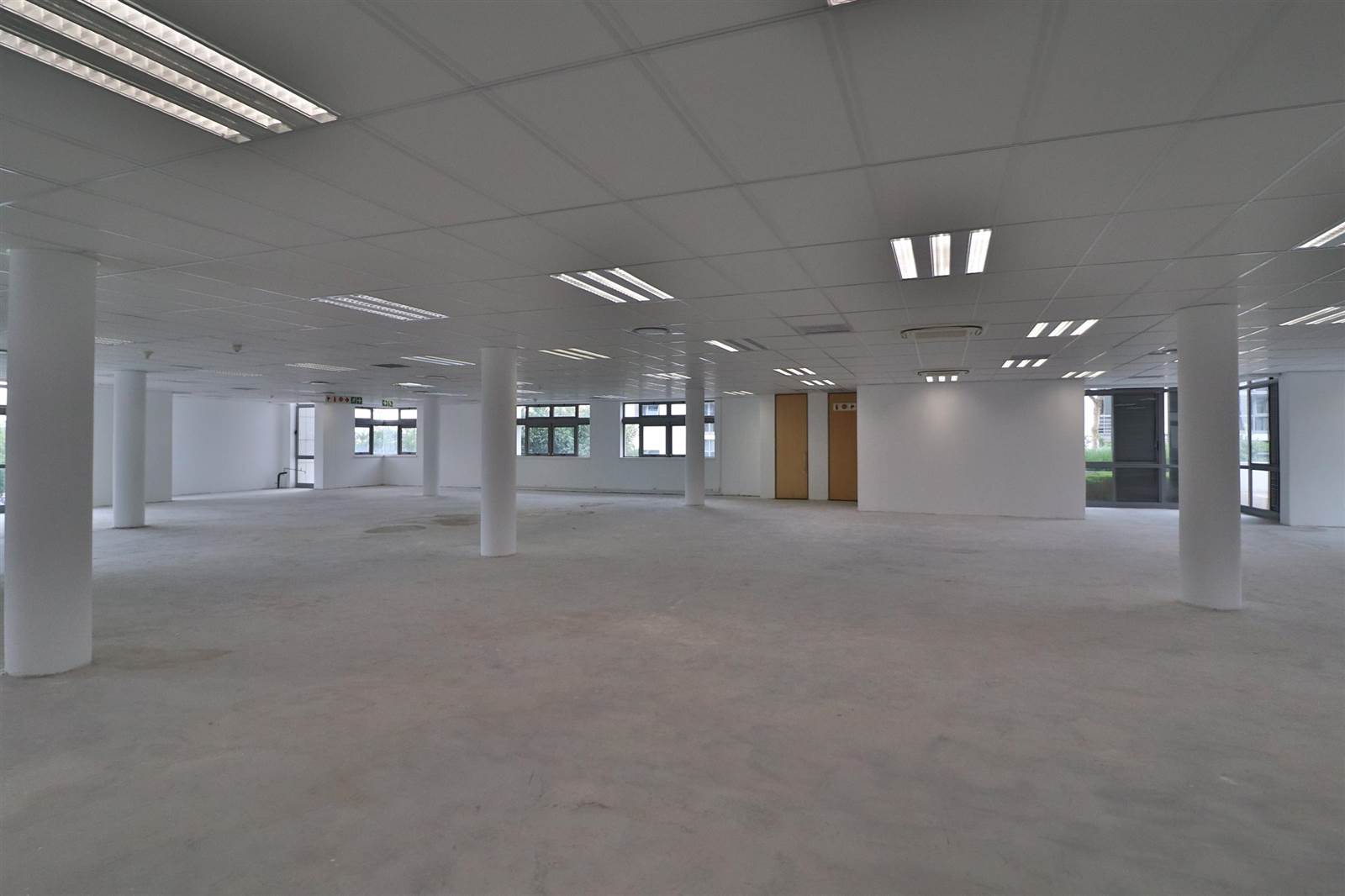 537  m² Commercial space in Waterfall Estate photo number 7