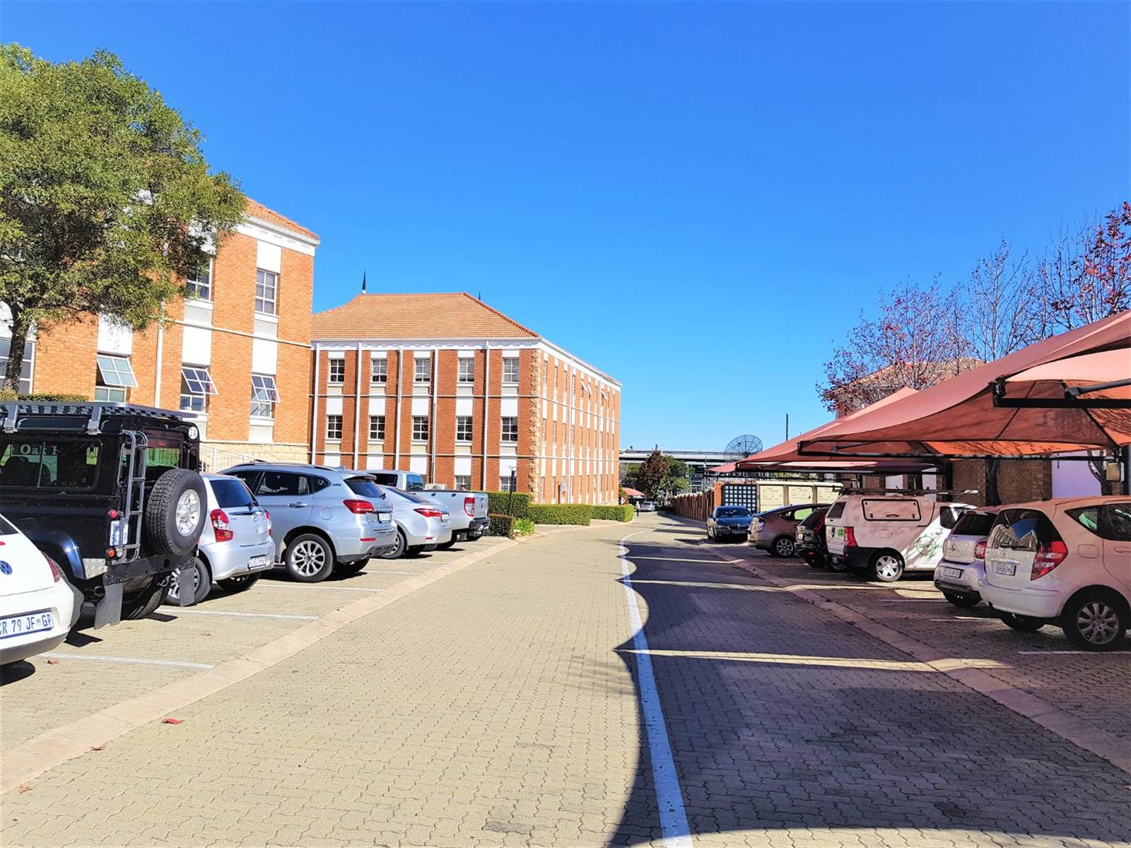 690  m² Office Space in Fourways photo number 2