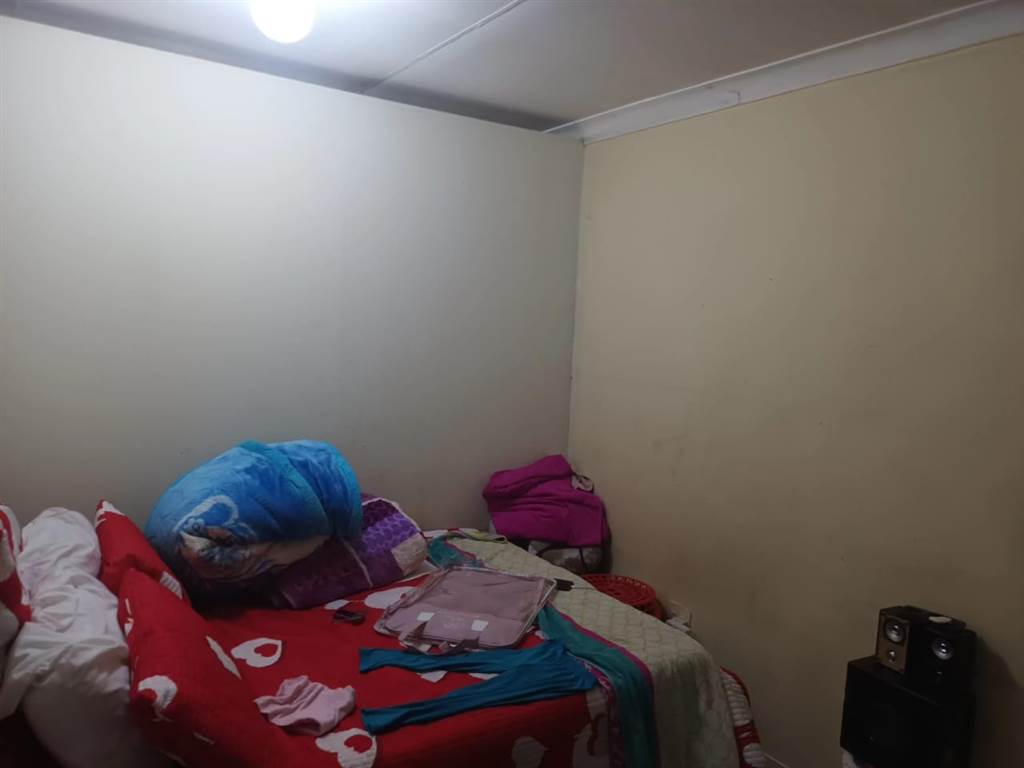 5 Bed Apartment in Kempton Park Ext 4 photo number 6