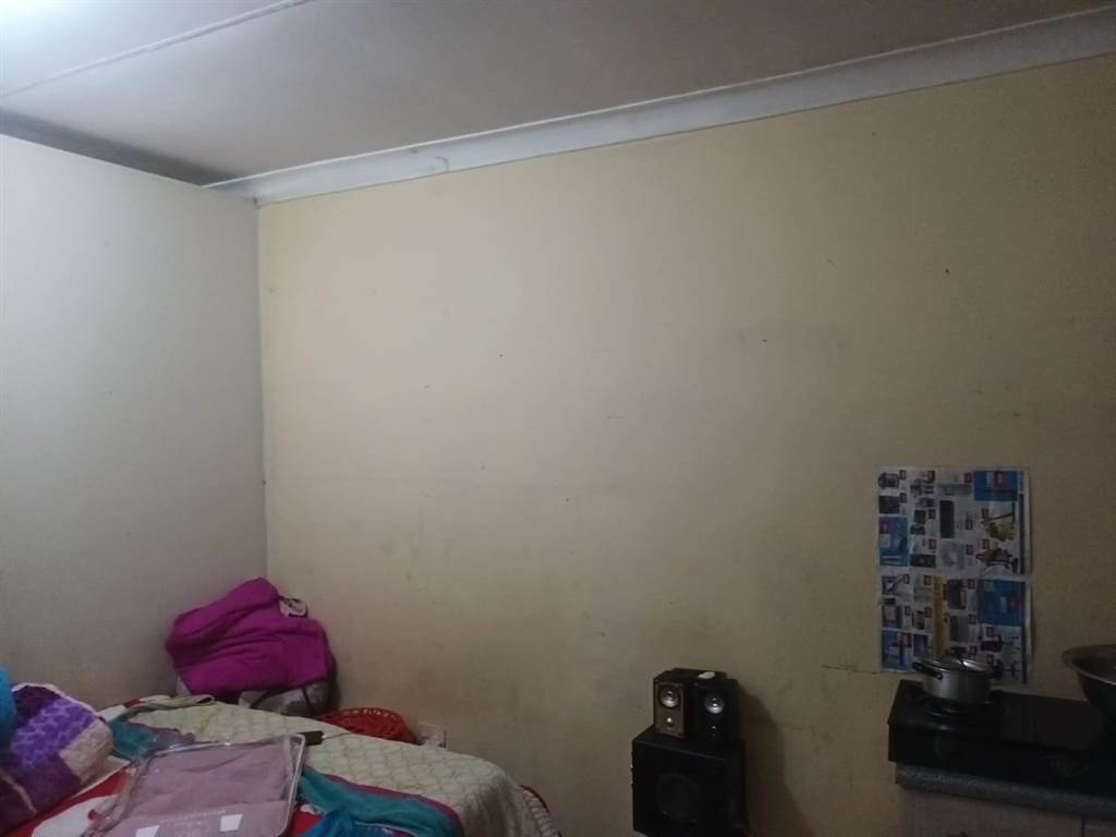 5 Bed Apartment in Kempton Park Ext 4 photo number 7