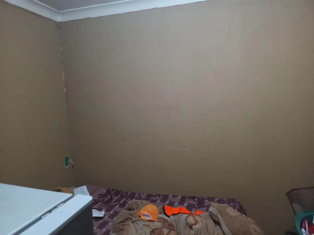 5 Bed Apartment in Kempton Park Ext 4 photo number 9