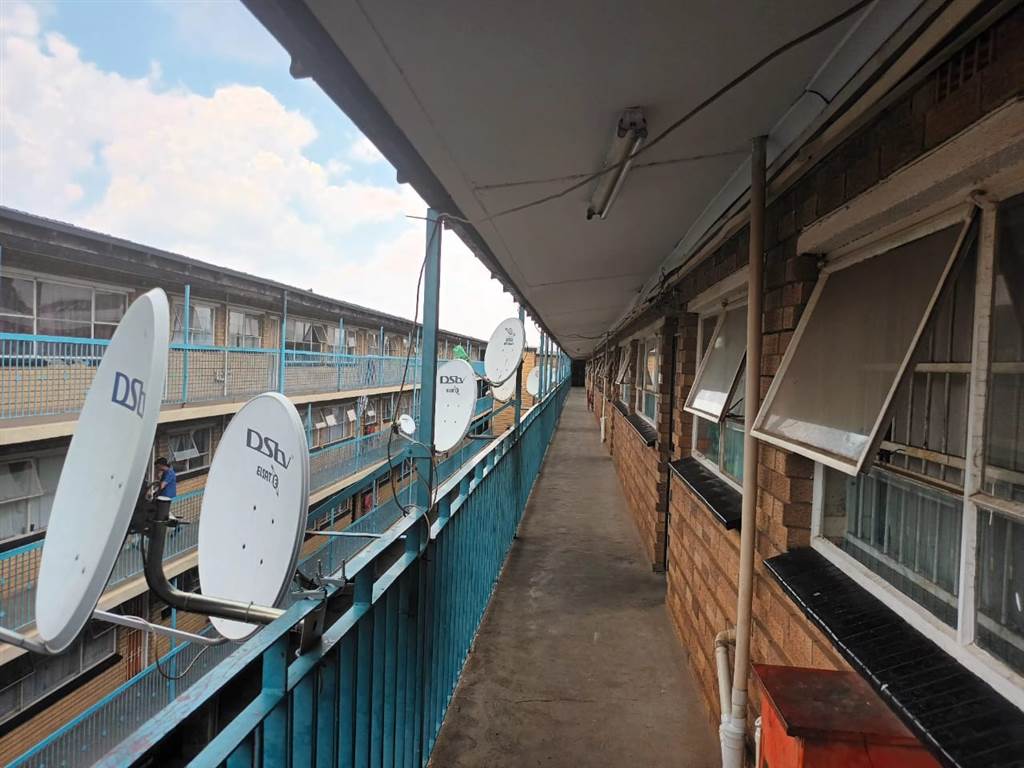 5 Bed Apartment in Kempton Park Ext 4 photo number 1