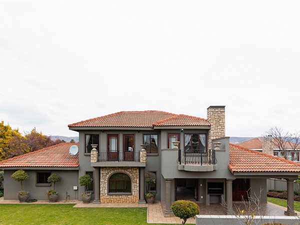 3 Bed House in Ruimsig Country Estate