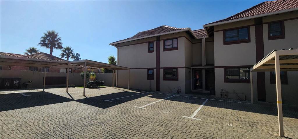 3 Bed Townhouse in Alberton photo number 2