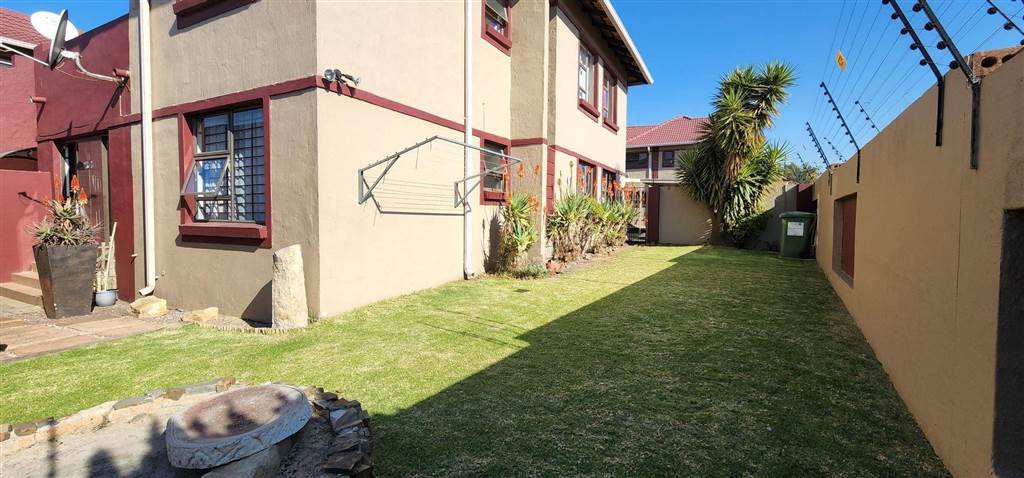 3 Bed Townhouse in Alberton photo number 6