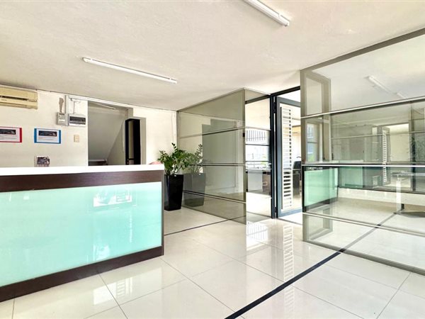 615 m² Office Space 615 m² Office Space