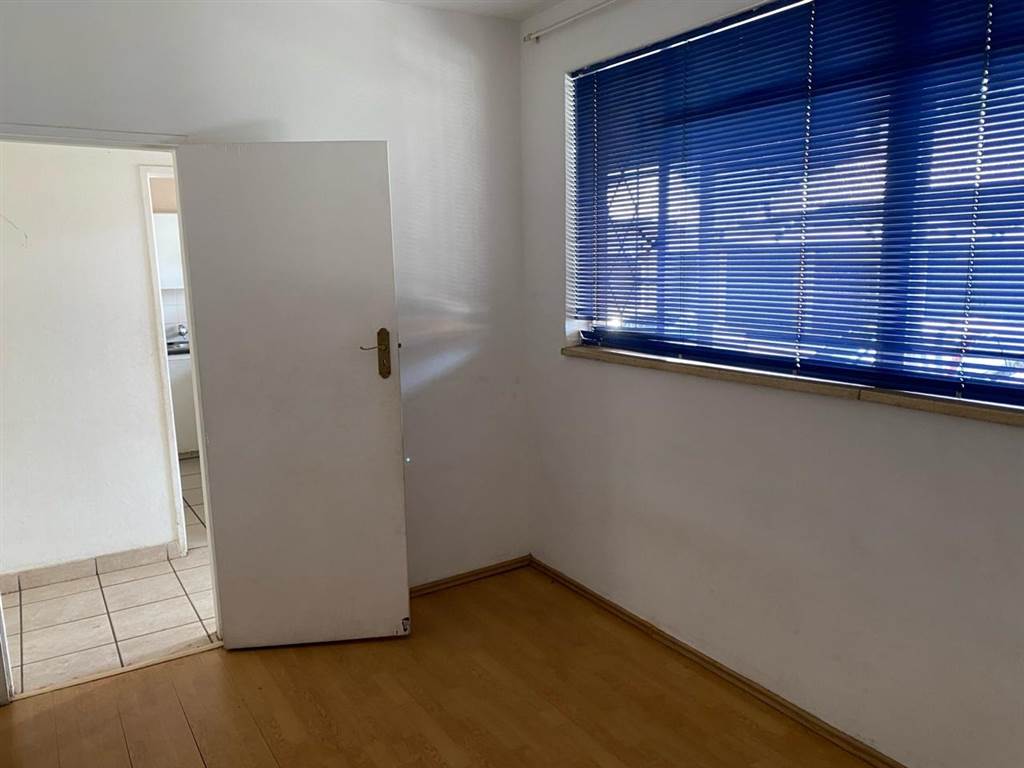 2 Bed Apartment in Benoni Central photo number 10