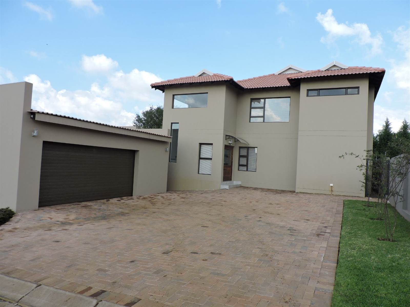 4 Bed House in Ruimsig photo number 20