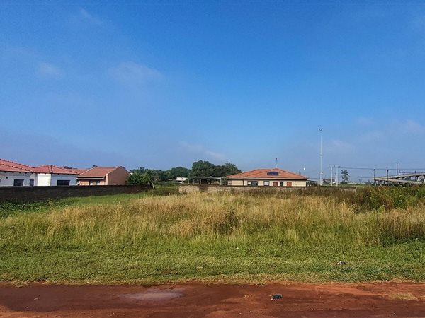 1014 m² Land available in Kookrus