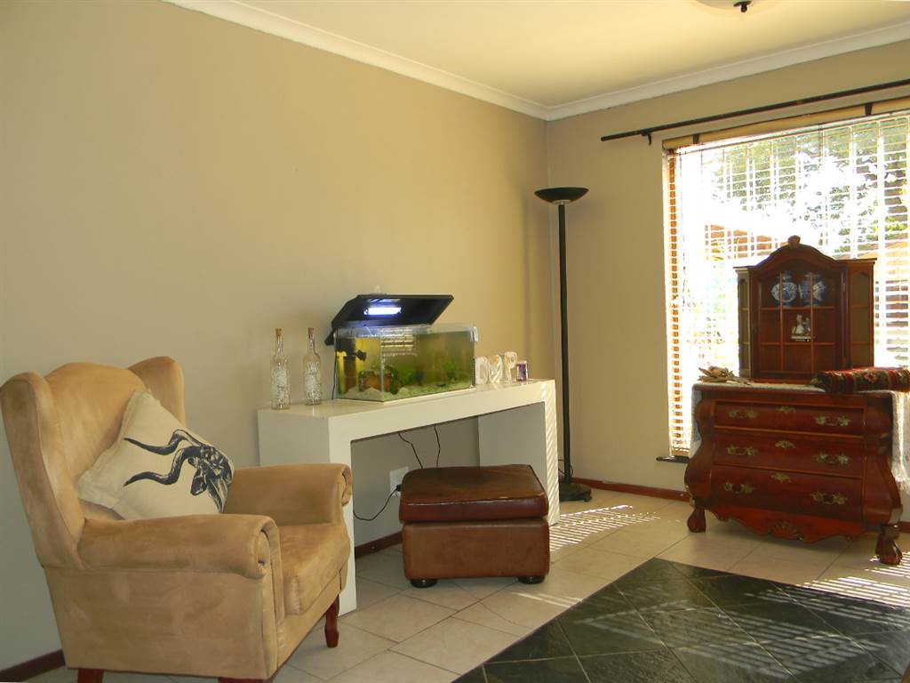 4 Bed House in Vasco Estate photo number 3