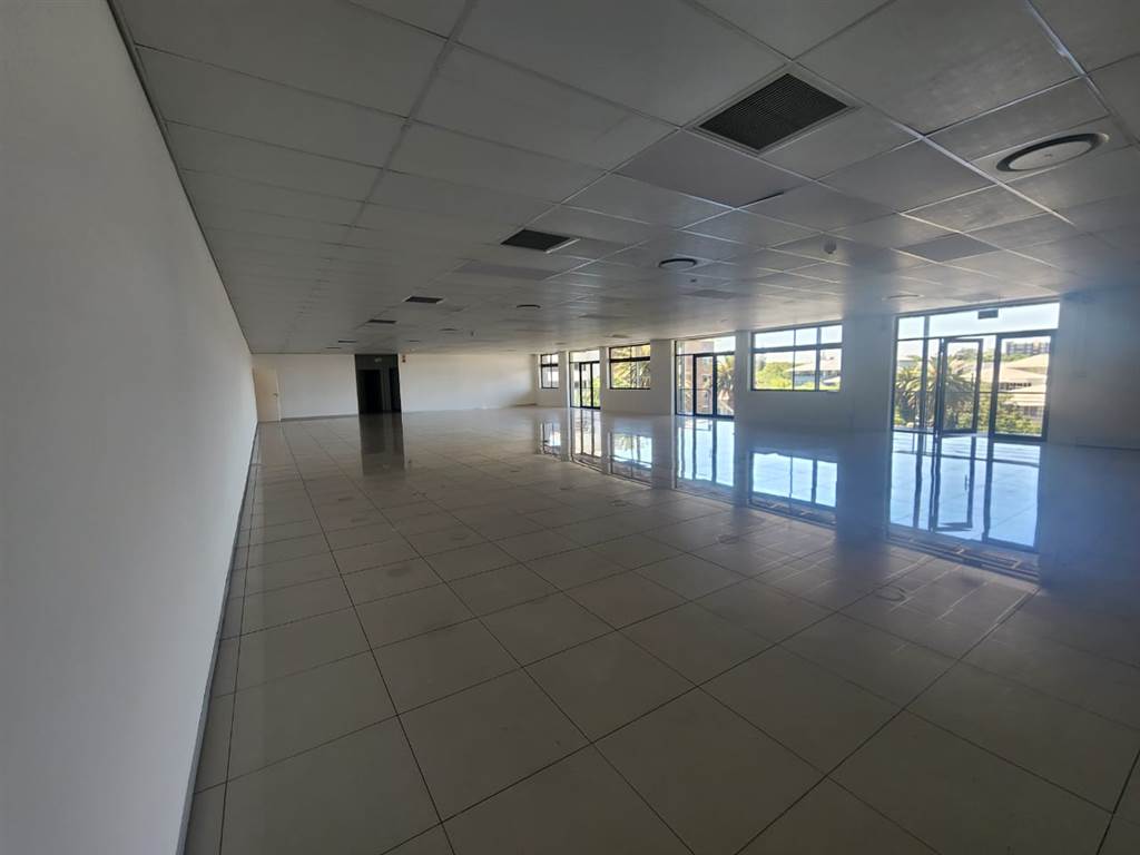 614  m² Retail Space in Claremont photo number 4