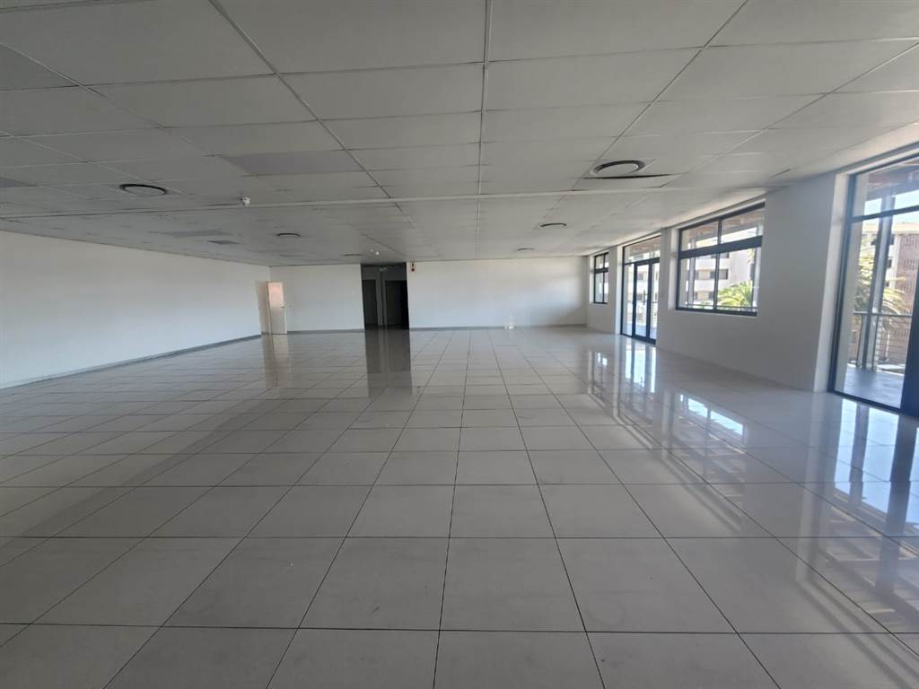 614  m² Retail Space in Claremont photo number 12