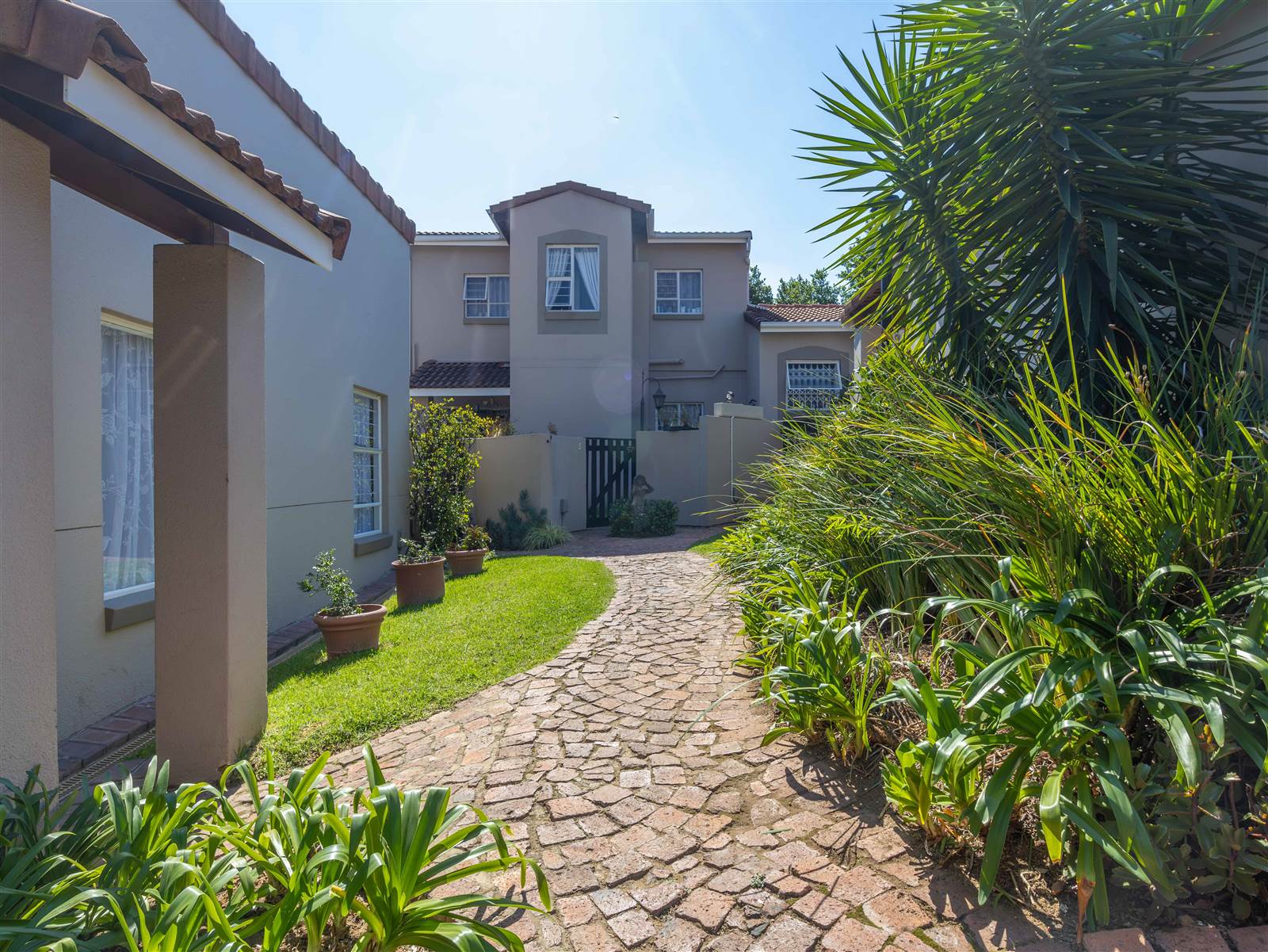 2 Bed Townhouse in Douglasdale photo number 20