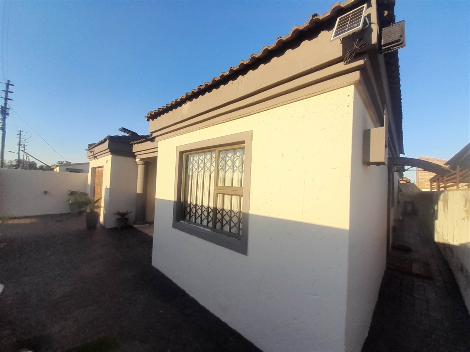 3 Bed House in Protea Glen photo number 4