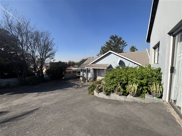 4 Bedroom House 4 Bedroom House