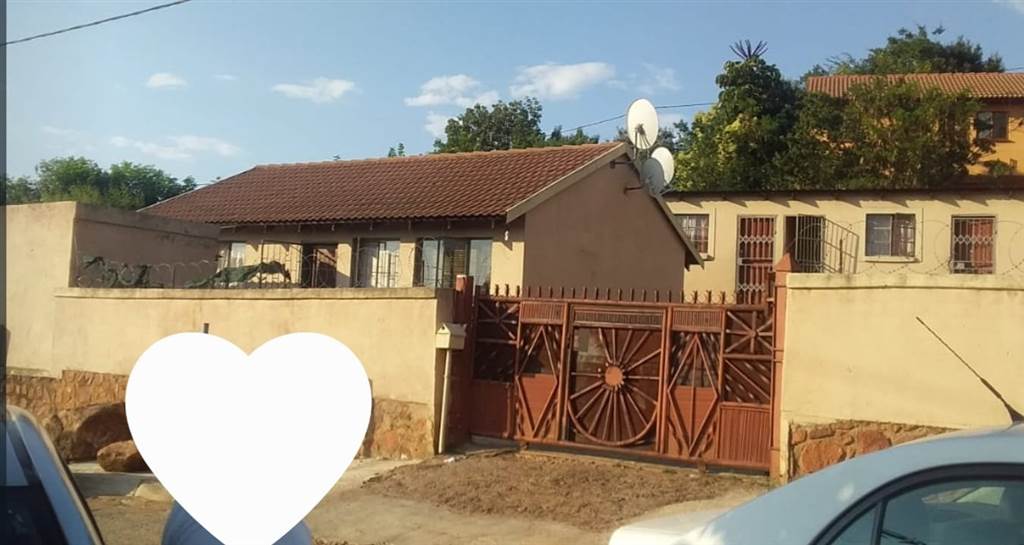 16 Bed House in Soshanguve photo number 8