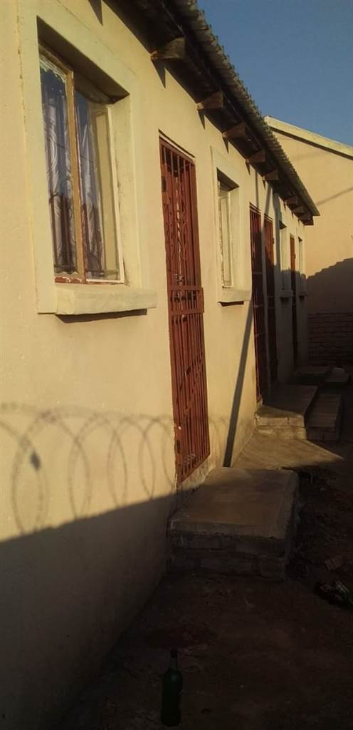 16 Bed House in Soshanguve photo number 12