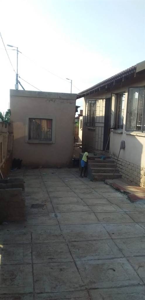 16 Bed House in Soshanguve photo number 24