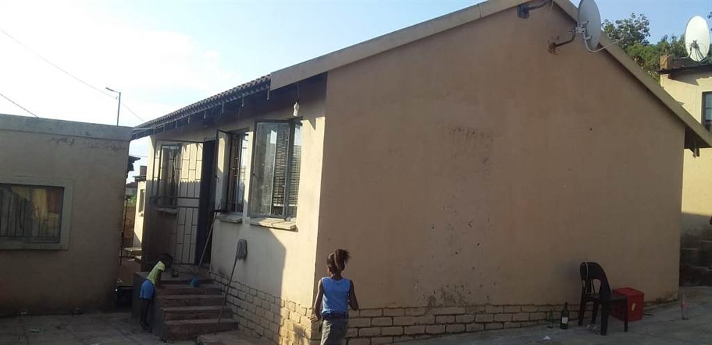 16 Bed House in Soshanguve photo number 17