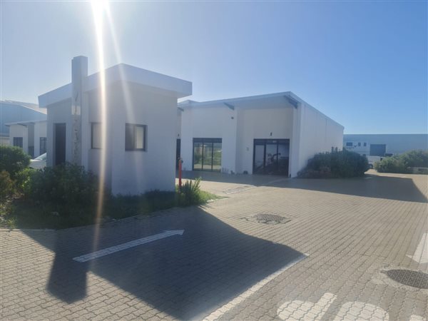 85  m² Commercial space