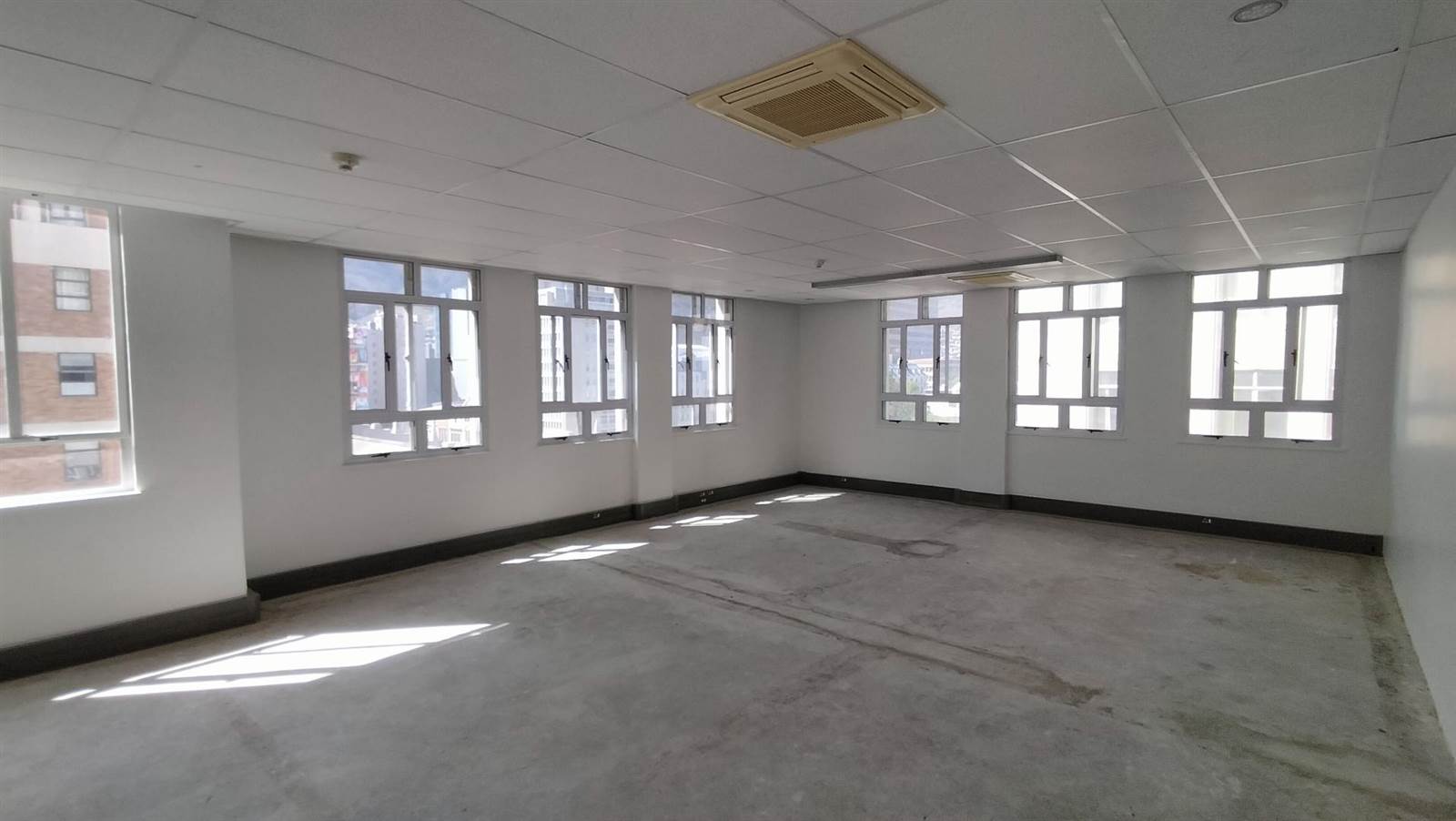 738  m² Office Space in Cape Town City Centre photo number 4