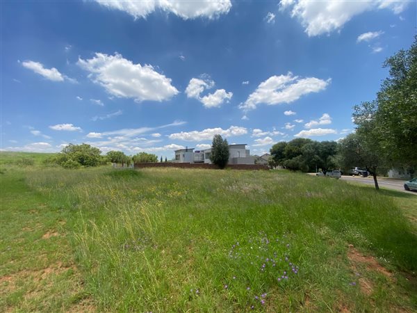 1 220 m² Land