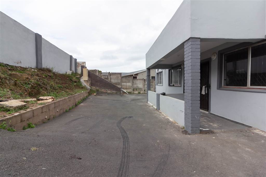 2 Bed House to rent in Silverglen RR3600973 Private Property