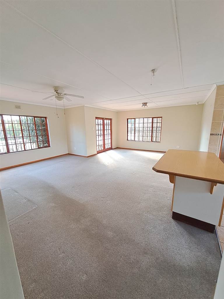 3 Bed House in Kokstad photo number 6