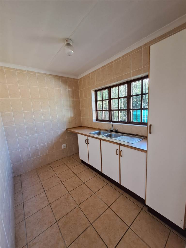 3 Bed House in Kokstad photo number 8