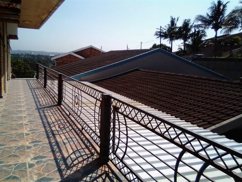 4 Bed House in Merebank East photo number 22