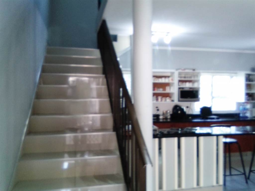 4 Bed House in Merebank East photo number 5