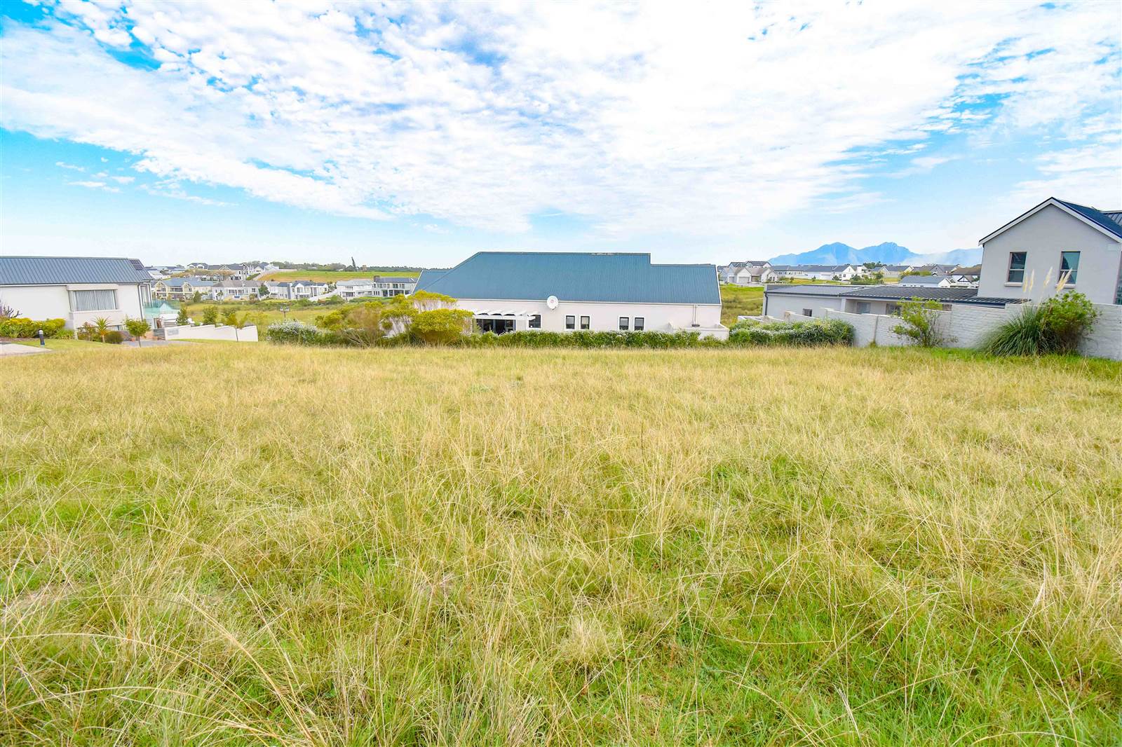 911 m² Land available in Kingswood Golf Estate photo number 8
