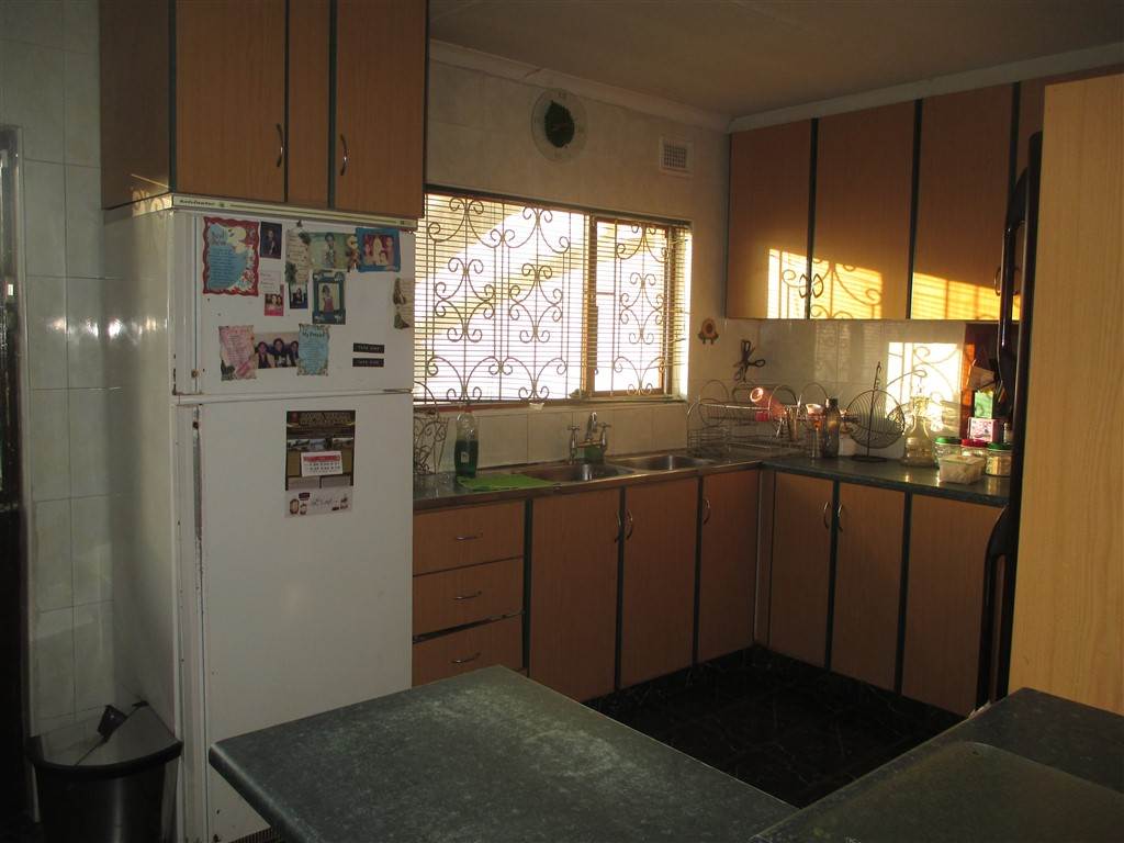 4 Bed House in Silverglen photo number 3