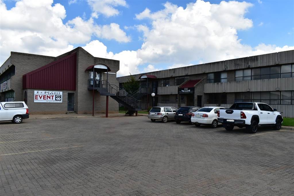 115  m² Commercial space in Potchefstroom Central photo number 27