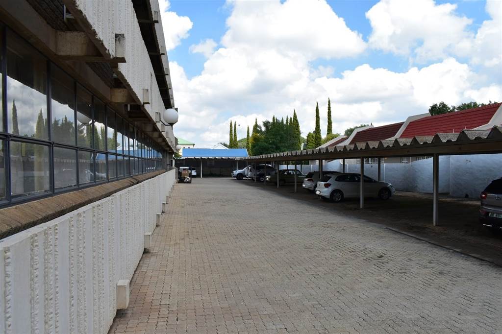 115  m² Commercial space in Potchefstroom Central photo number 24