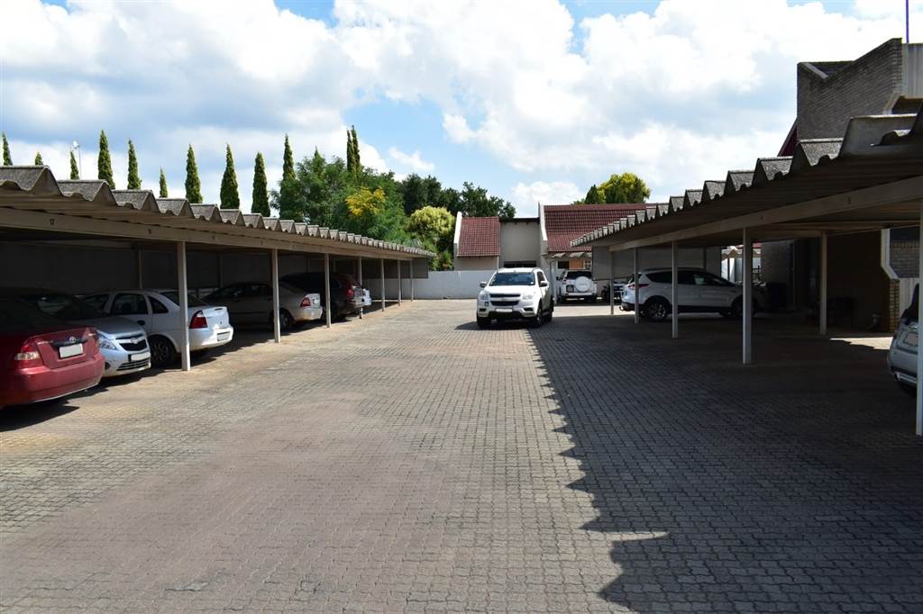 115  m² Commercial space in Potchefstroom Central photo number 4