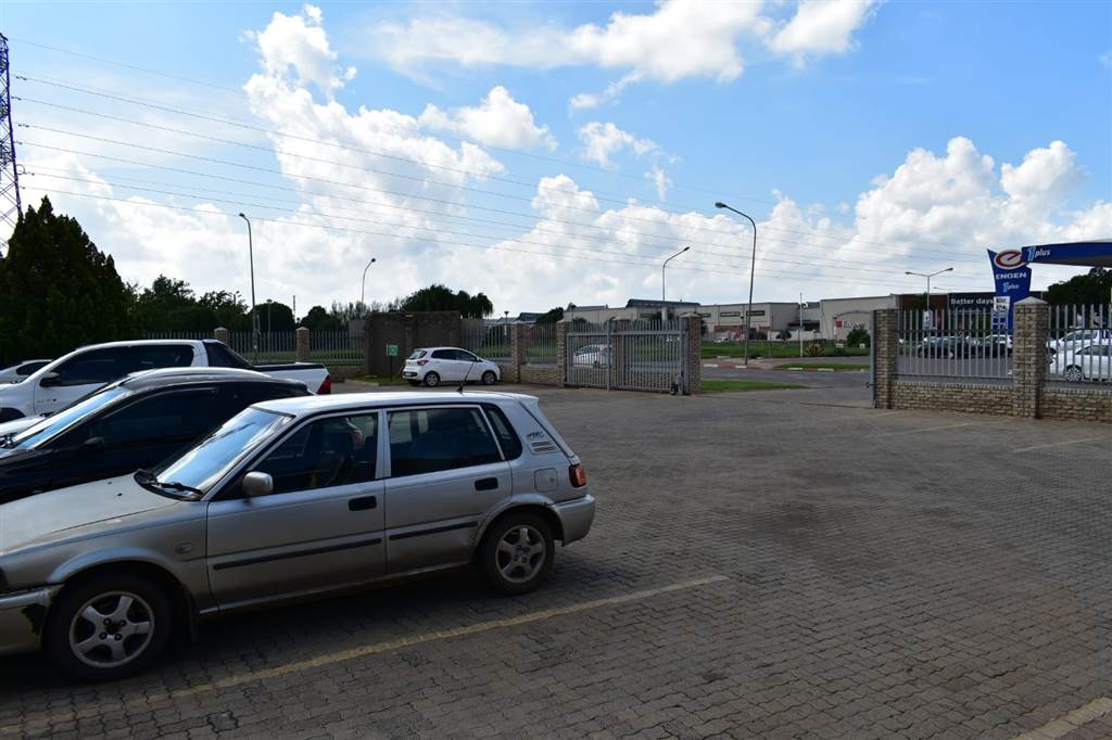 115  m² Commercial space in Potchefstroom Central photo number 26