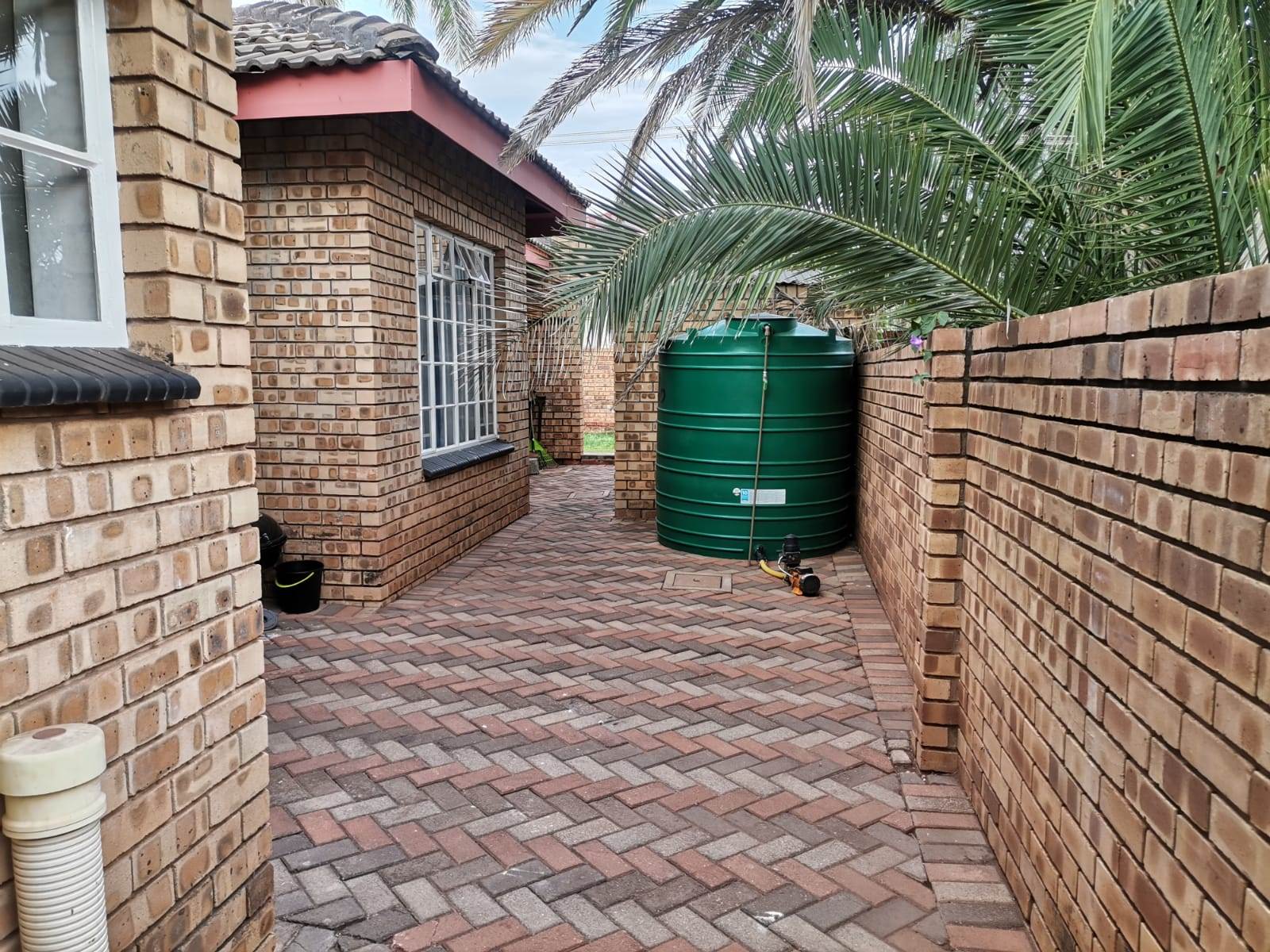 2 Bed Townhouse in Mokopane photo number 15