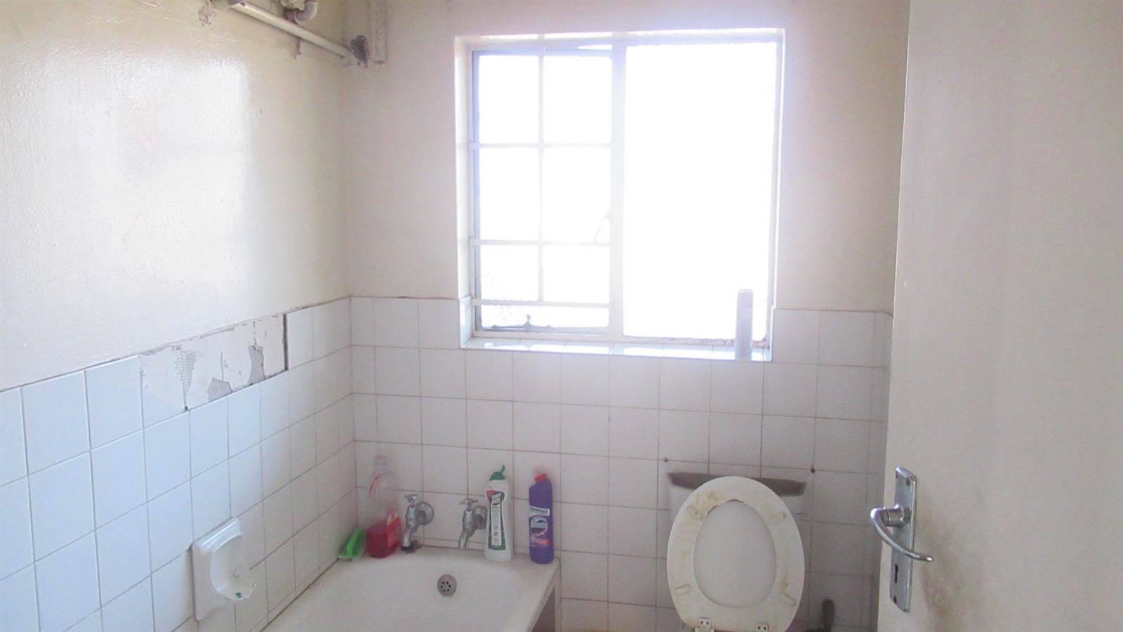 2 Bed Townhouse in Kempton Park Central photo number 8