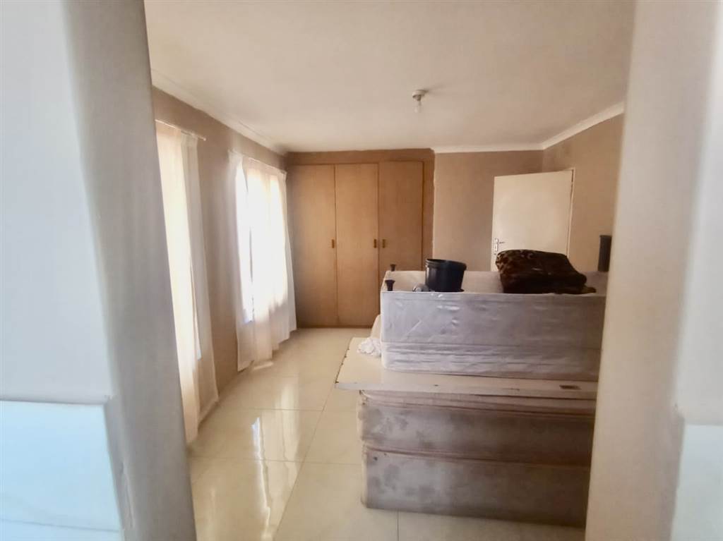 4 Bed House in Kwandengezi photo number 10