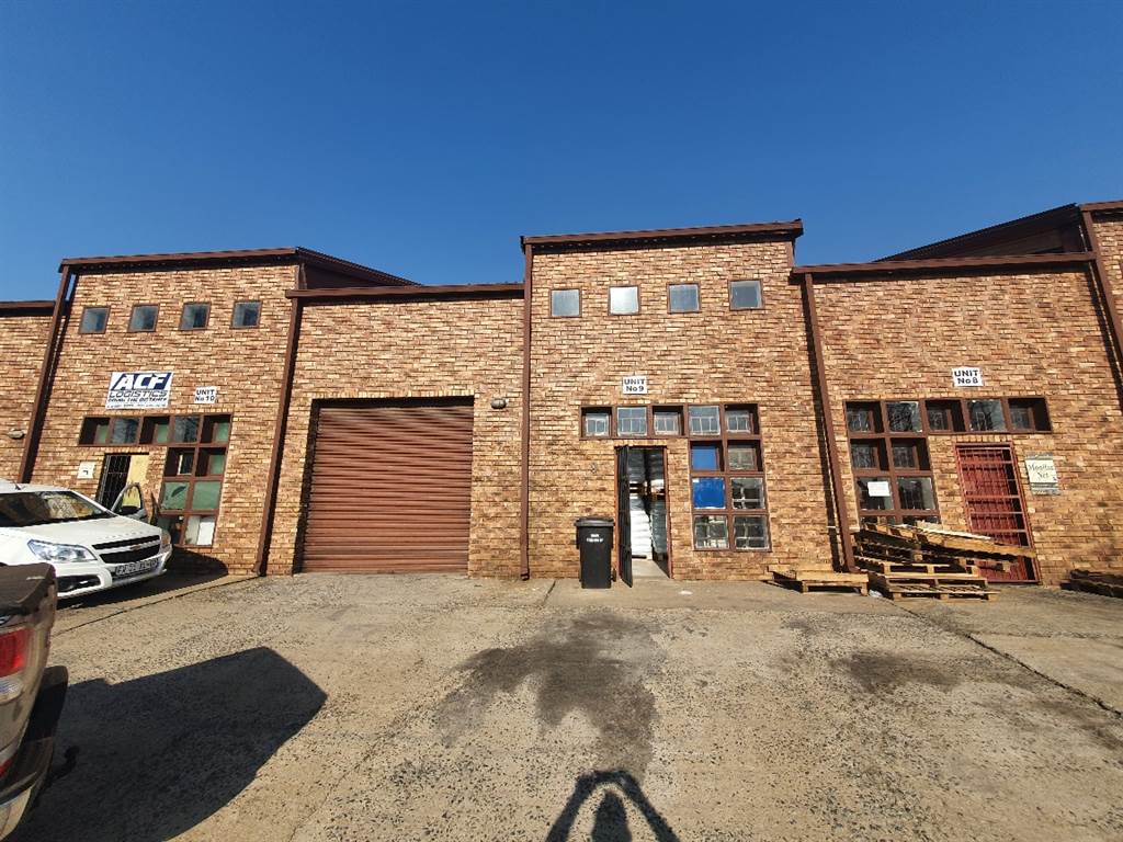 150  m² Industrial space in Lyttelton Manor photo number 1