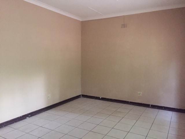 2 Bed House in Bezuidenhout Valley photo number 6