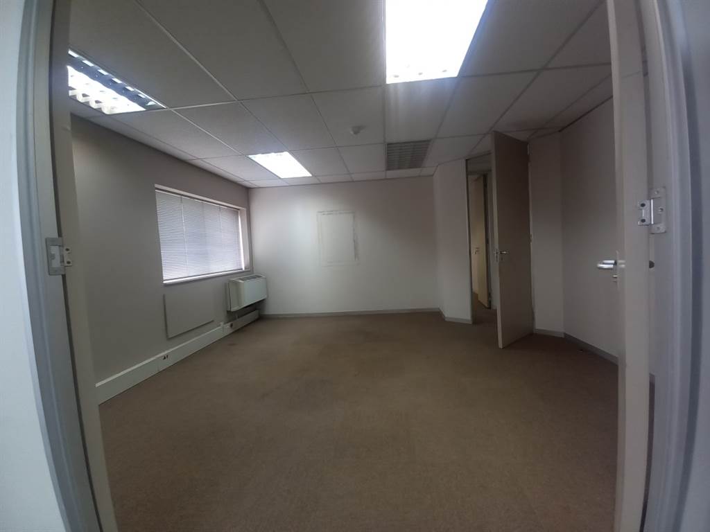 400  m² Office Space in Hatfield photo number 6