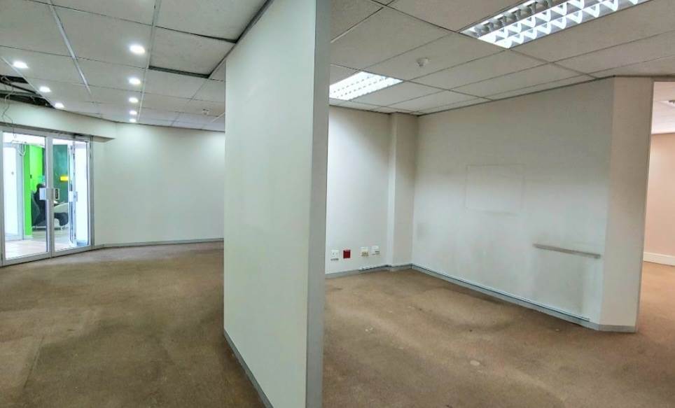 400  m² Office Space in Hatfield photo number 12