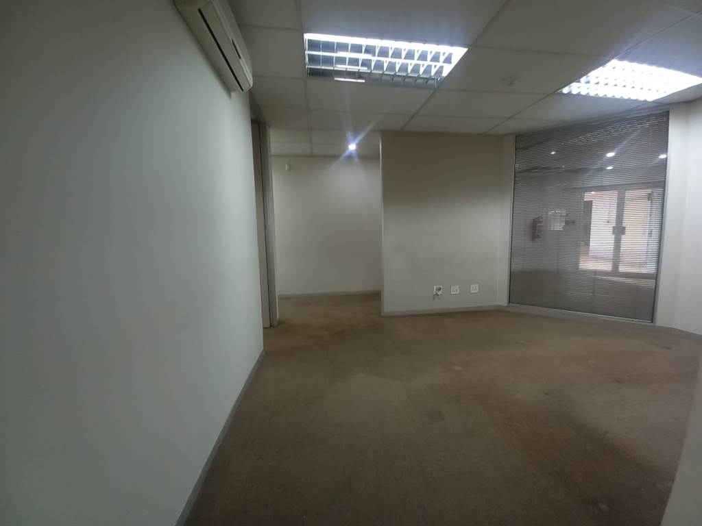 400  m² Office Space in Hatfield photo number 8