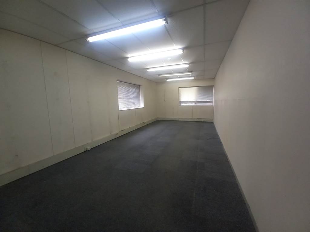 400  m² Office Space in Hatfield photo number 10