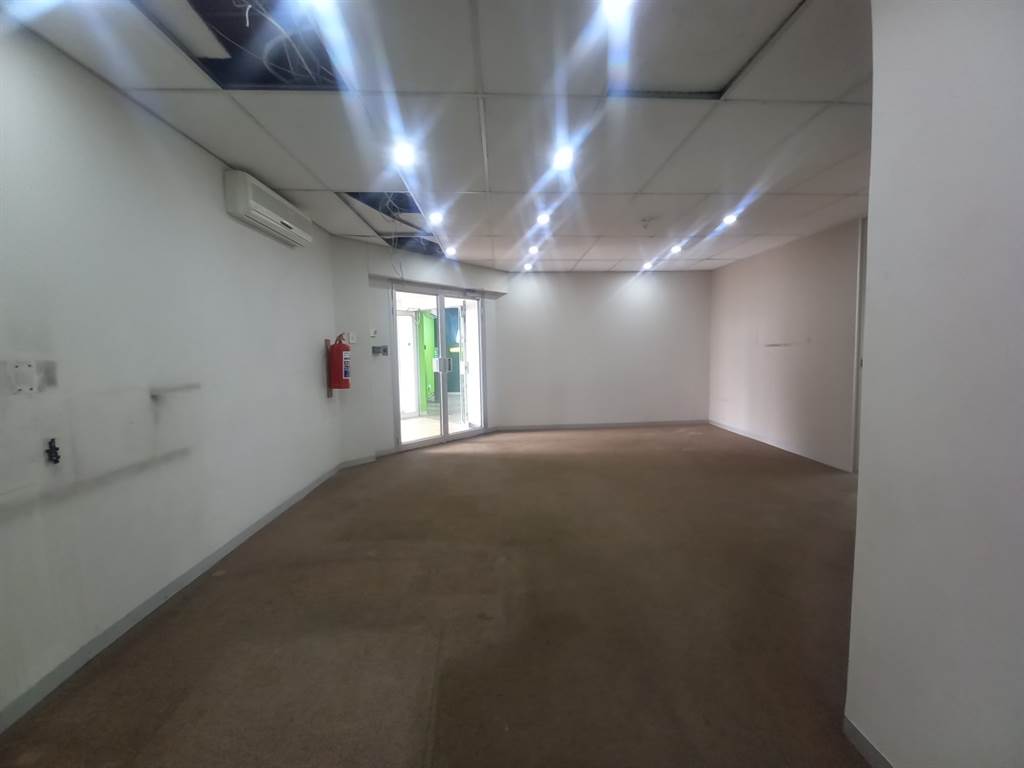 400  m² Office Space in Hatfield photo number 4
