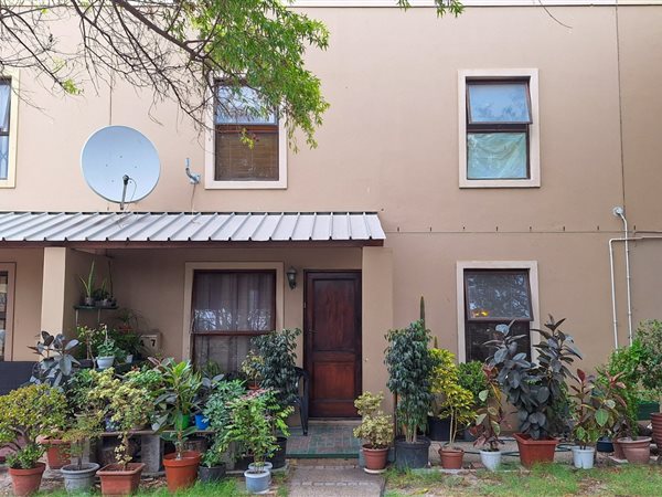 5 Bedroom Townhouse 5 Bedroom Townhouse