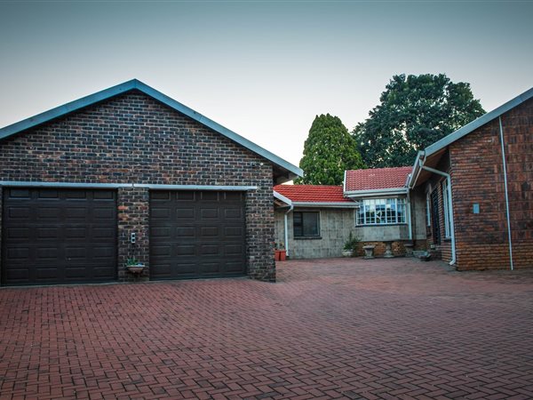 4 Bedroom House 4 Bedroom House